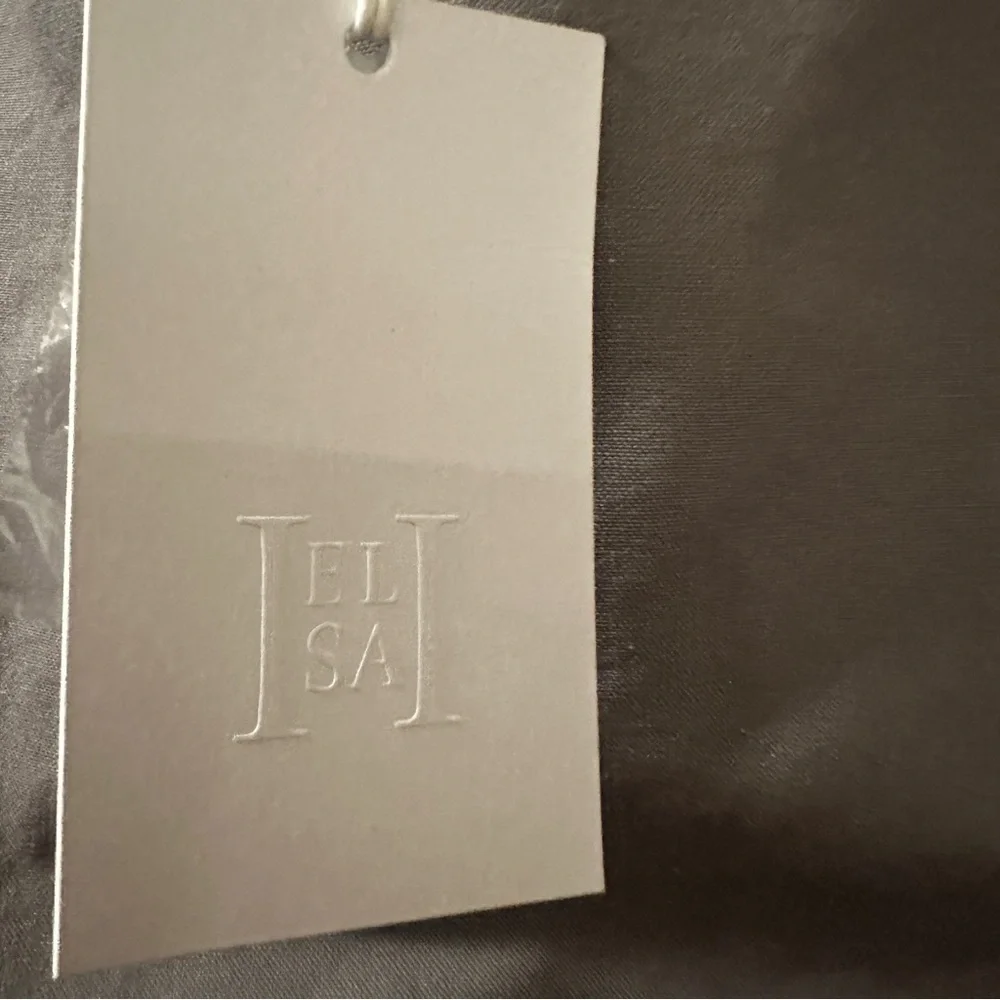 NWT Helsa Workwear Apron Mini Skirt Grey
Cotton canvas Revolve Large reg $178 - Picture 6 of 9